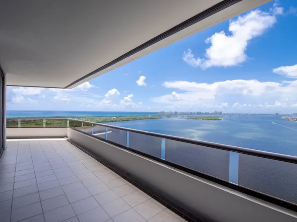 100 Lakeshore Drive #T53, North Palm Beach, FL 33408