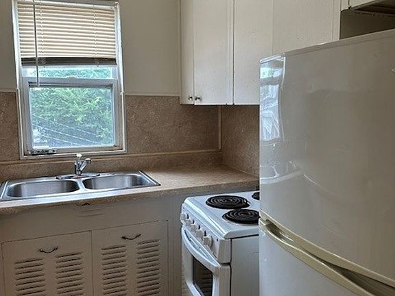 5th image of 1500 Verbeke St APT 11