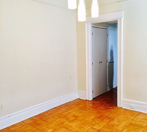 4th image of 2543 38th St APT 2R