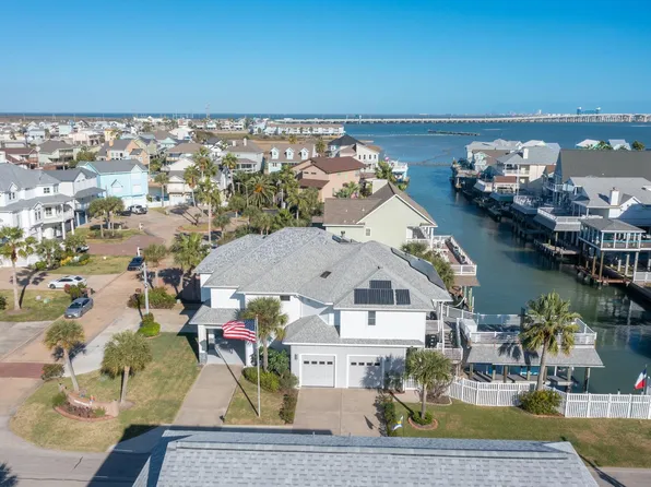 923 Short Reach Dr, Tiki Island, TX 77554