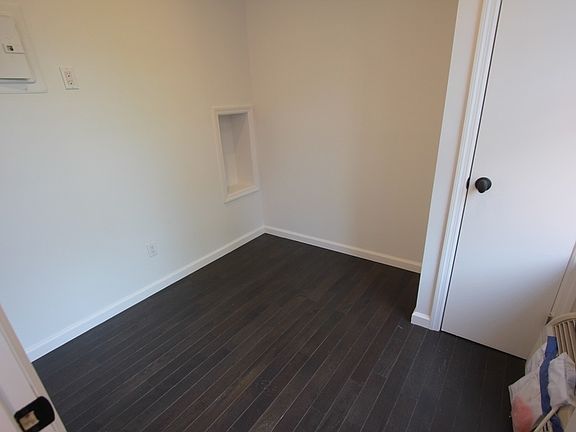 3rd image of 78 Washington Pl APT 35