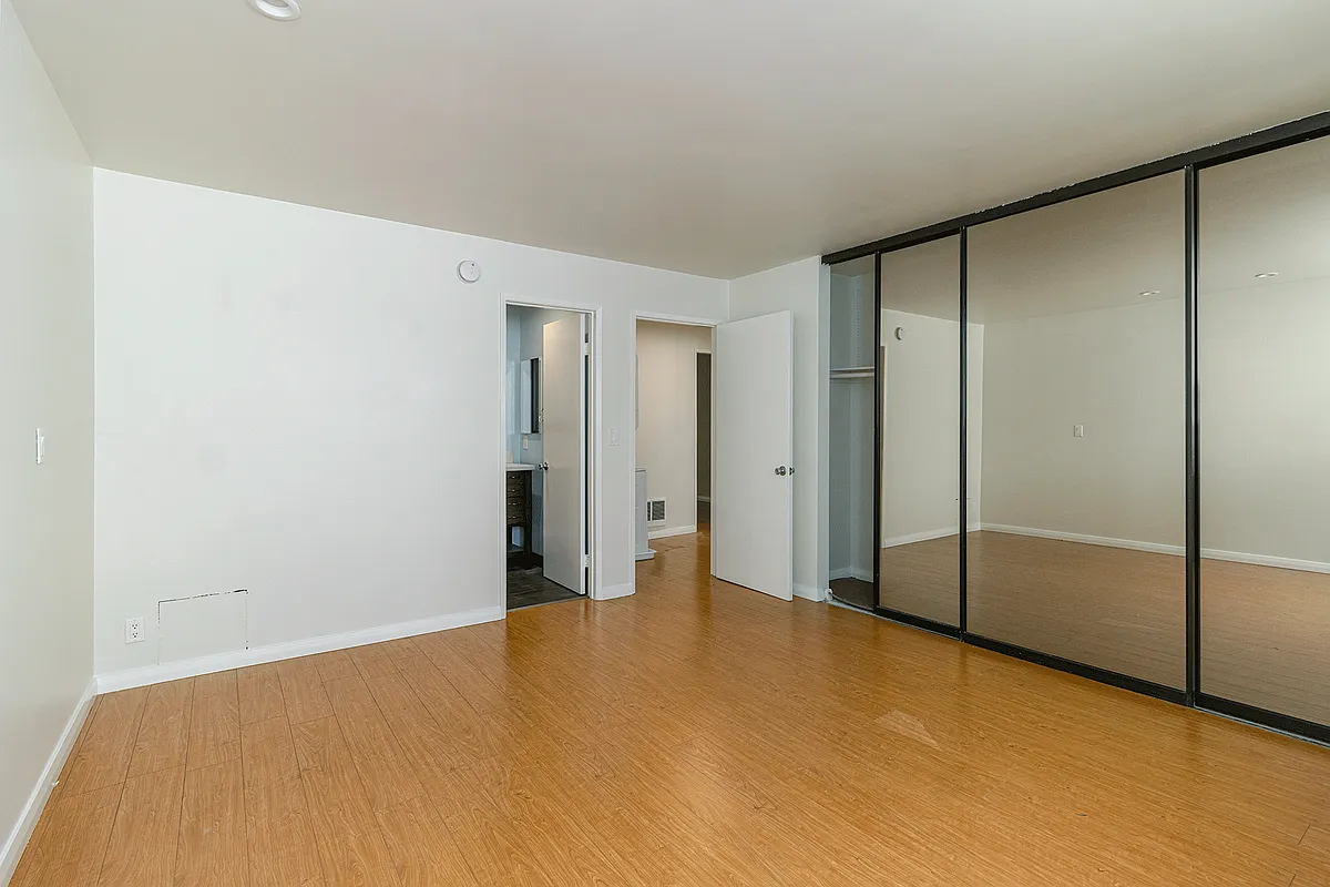 Building Photo - 3637 Glendon Ave #105
