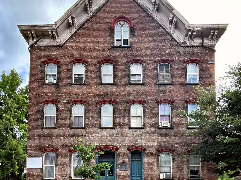 213 Partition St — Photo 1