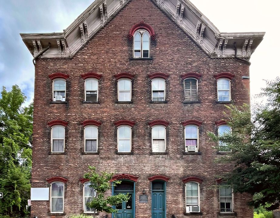 1st image of 213 Partition St #3-A