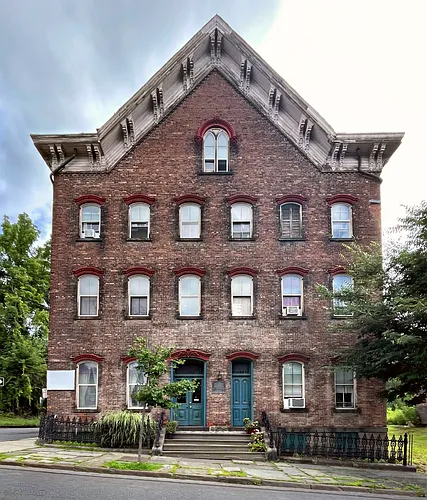 213 Partition St Photo 1