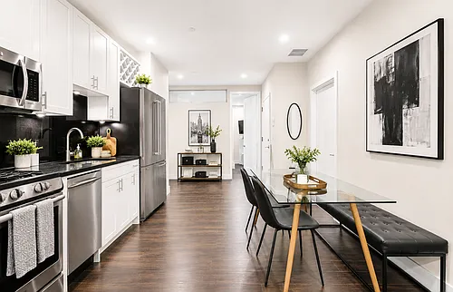 423 West St #1A Photo 1