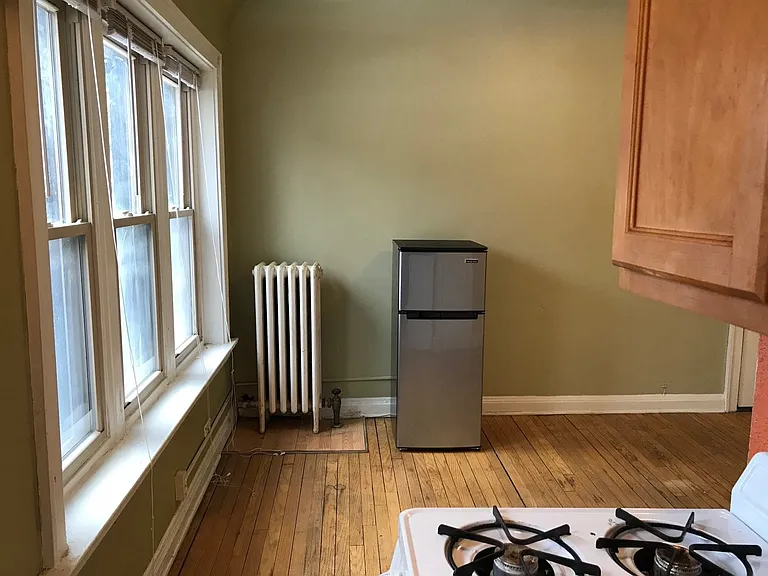 1527 Marshall — Photo 15