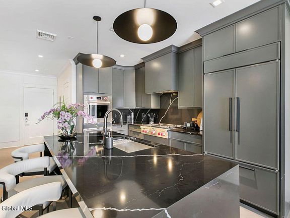 5th image of 19 Washington Street #566 M