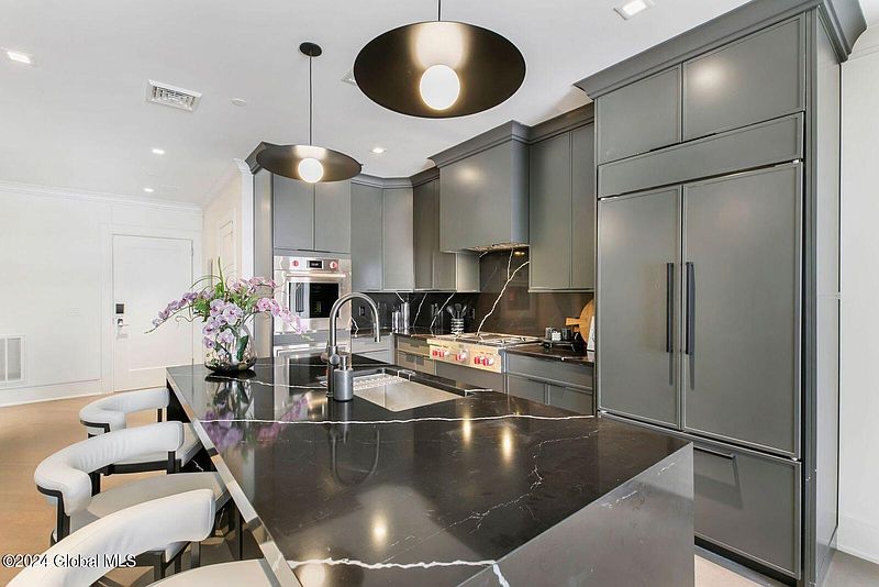 5th image of 19 Washington Street #566 M