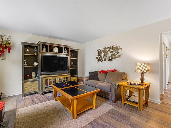 3rd image of 614 Leeman Dr