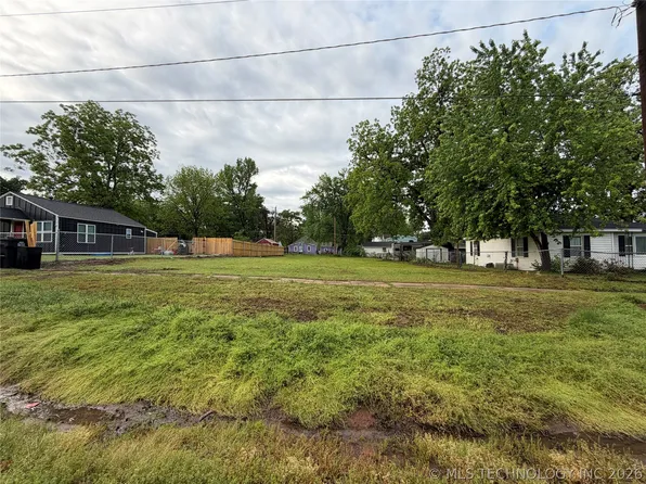 310 E Cypress St, Coweta, OK 74429