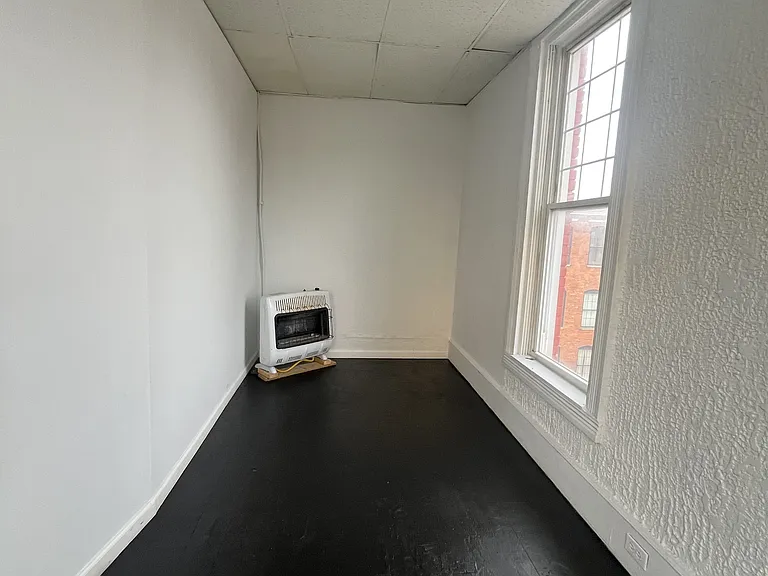 212-218 E 2nd St #1 — Photo 6