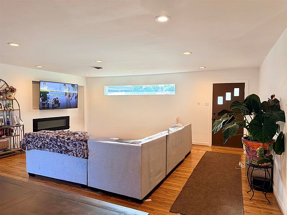 3rd image of 10208 San Lorenzo Dr