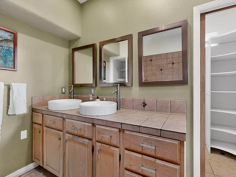 226 Sierra Pl NE — Photo 32