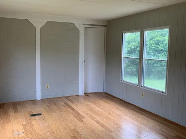 1232 Sunburst Rd, Evington, VA 24550