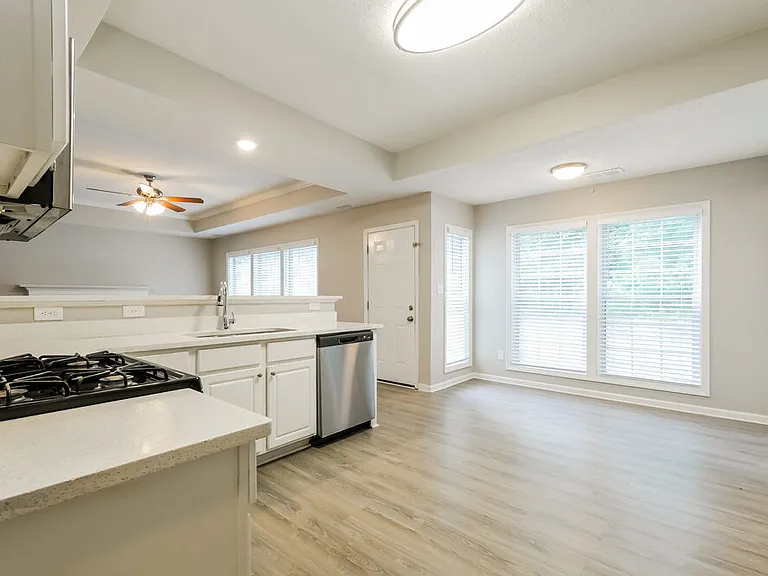 802 Pinder Point Ct — Photo 8