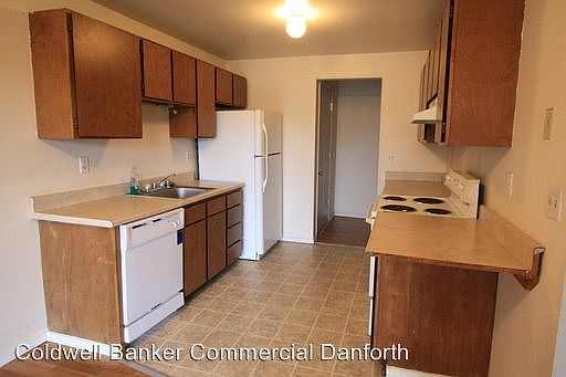 3rd image of 1802 S Woodland Glen Dr