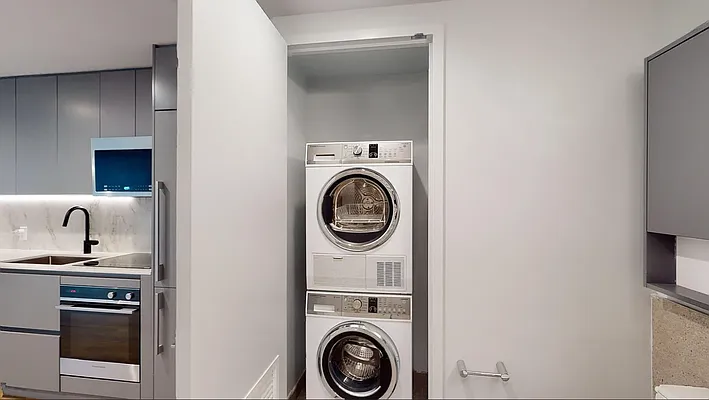 Rented by Bond New York | media 290