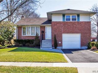 250 Harmony Dr, Massapequa Park, NY 11762