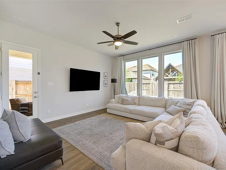 4110 Sherman Oak Ln — Photo 23