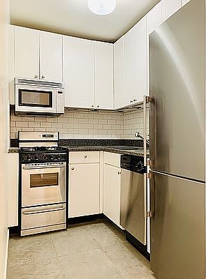 4th image of 327 W 89th St APT 5R