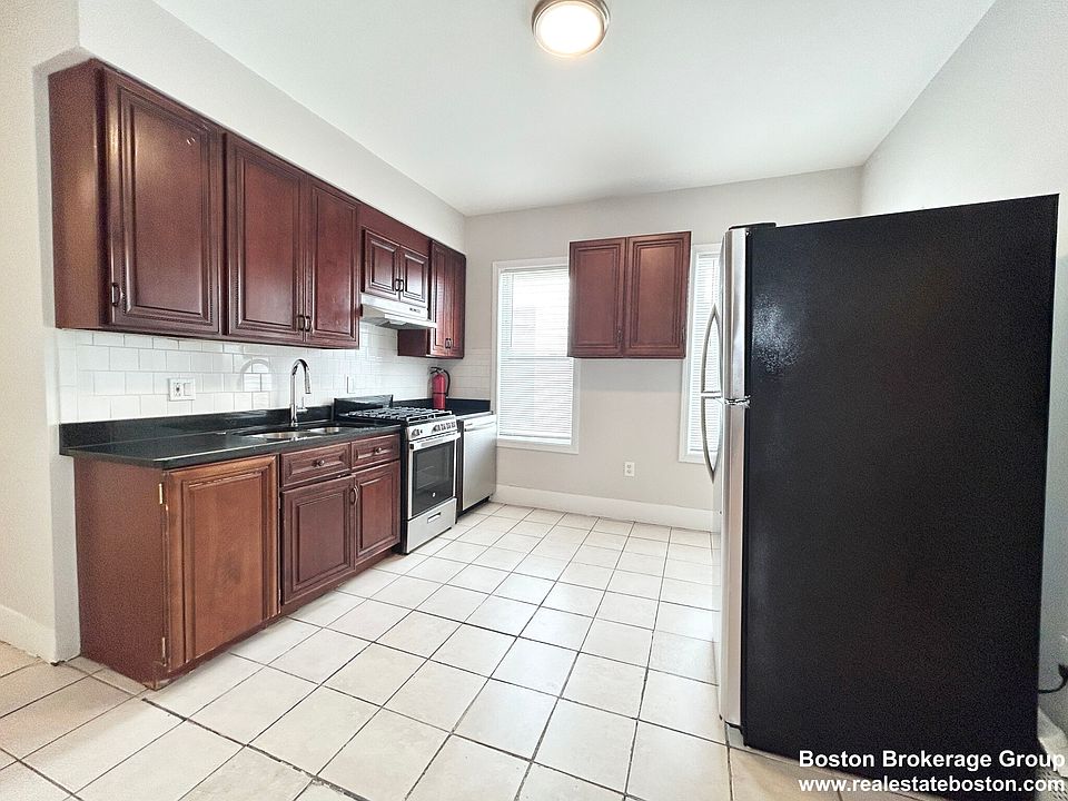 1st image of 24 Maryland St Floor 3