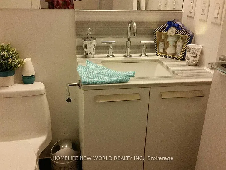 42 Charles St E #3203 — Photo 10