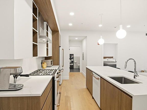 4th image of 160 Brunswick St #205