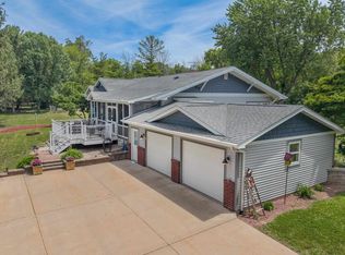 5086 Valley Heights Rd, Oshkosh, WI 54904
