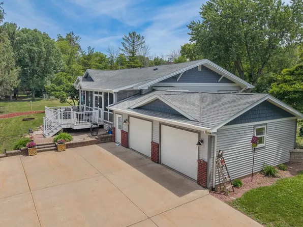 5086 Valley Heights Rd, Oshkosh, WI 54904