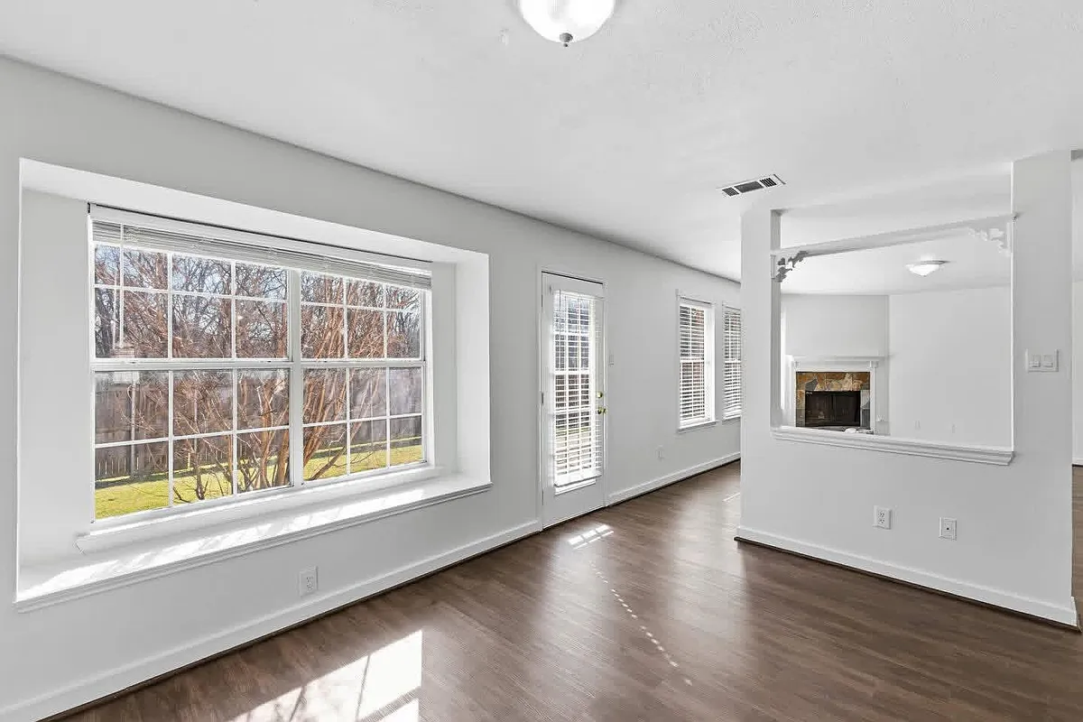 Building Photo - 1124 Breezewood Dr