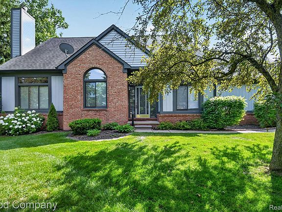 3rd image of 2701 Lochmoor Blvd