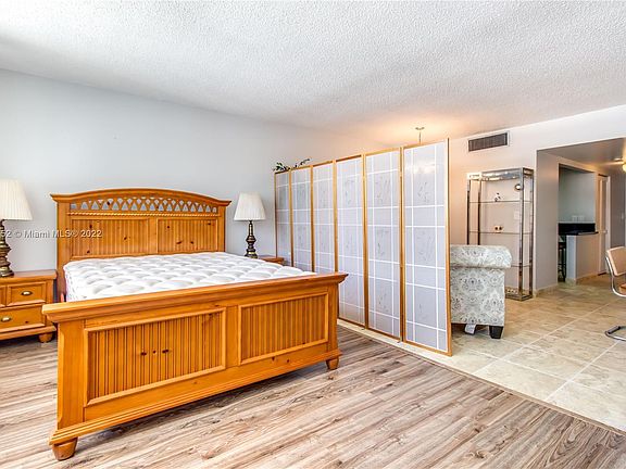 3rd image of 999 Brickell Bay Dr APT 1906