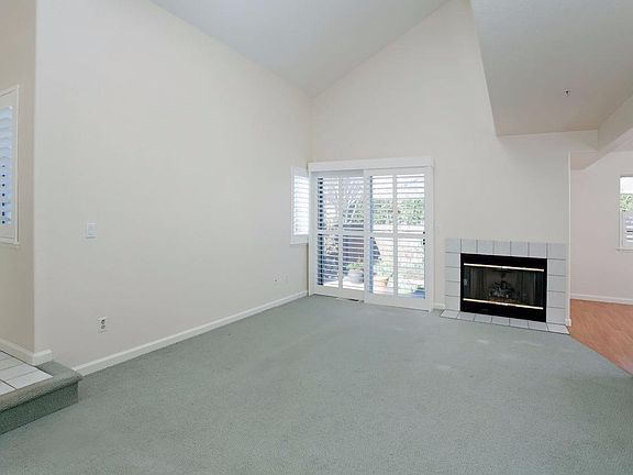2nd image of 802 Vineyard Pl
