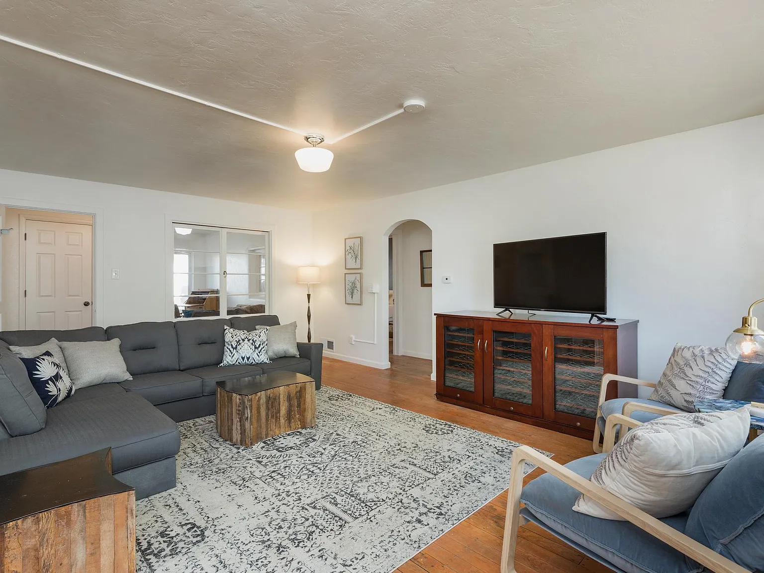 3 bed, 1350 sqft, $2,800 — Photo 4
