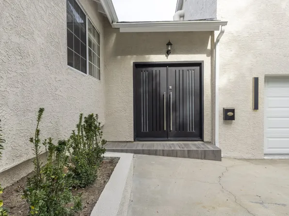 22247 De La Osa St, Woodland Hills, CA 91364