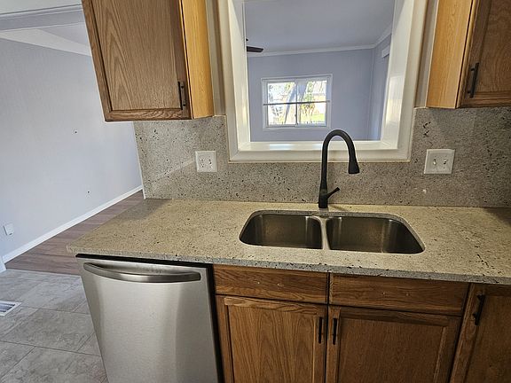 5th image of 23021 Glenmoor Hts