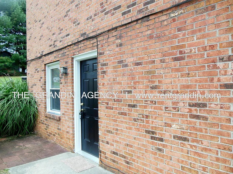916 Pyrtle Dr #C — Photo 5