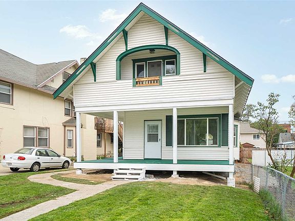 3rd image of 2710 E Diamond Ave