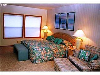 4th image of 57403 Beaver Dr