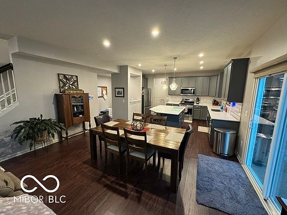 3rd image of 5885 Flagler Ln