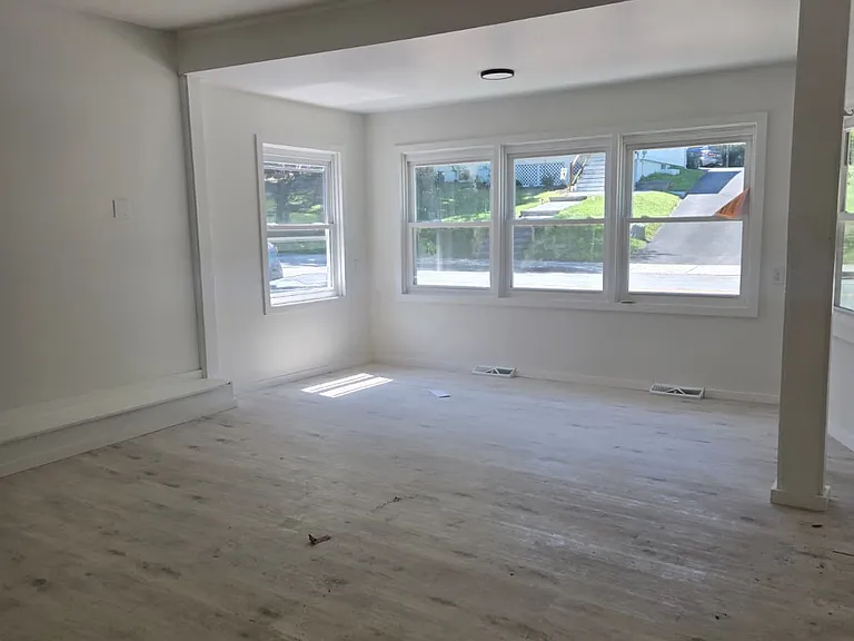 31 S Montgomery St #101 — Photo 6