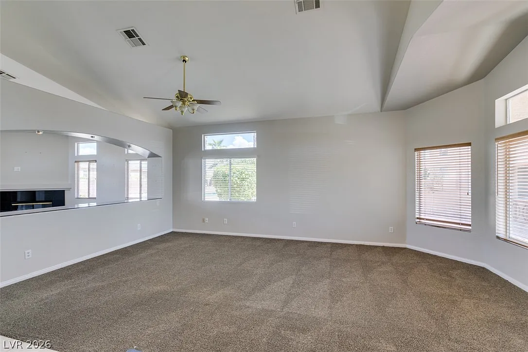 4 bed, 2.5 bath, 2540 sqft, $2,550 — Photo 3
