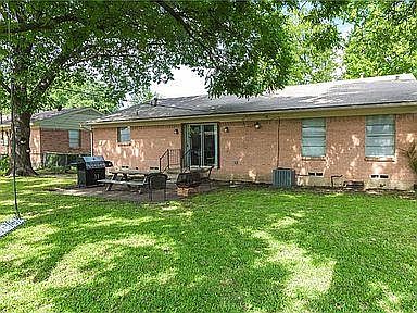 2nd image of 1315 Oriole Ln