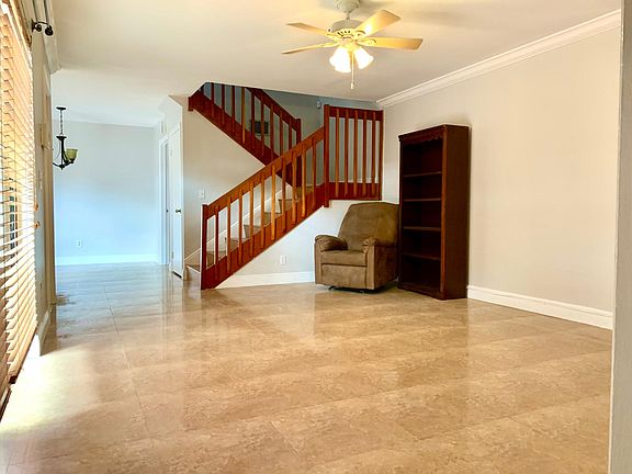 5th image of 834 SW 118th Ter