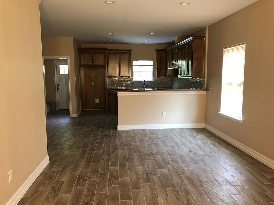 1st image of 403A Galena St
