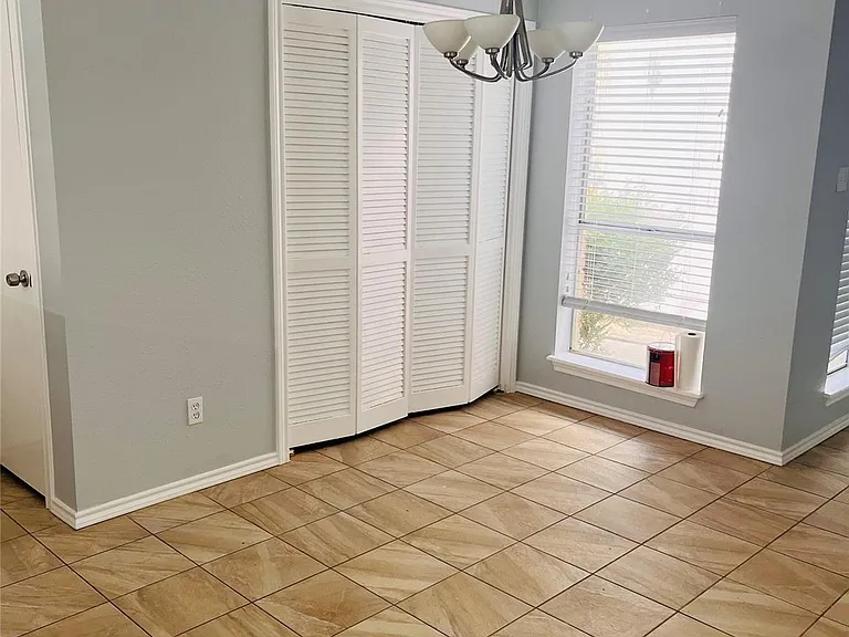 3910 Hidden Glen Dr — Photo 9