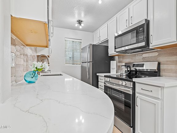 4th image of 8502 N CENTRAL Avenue #6