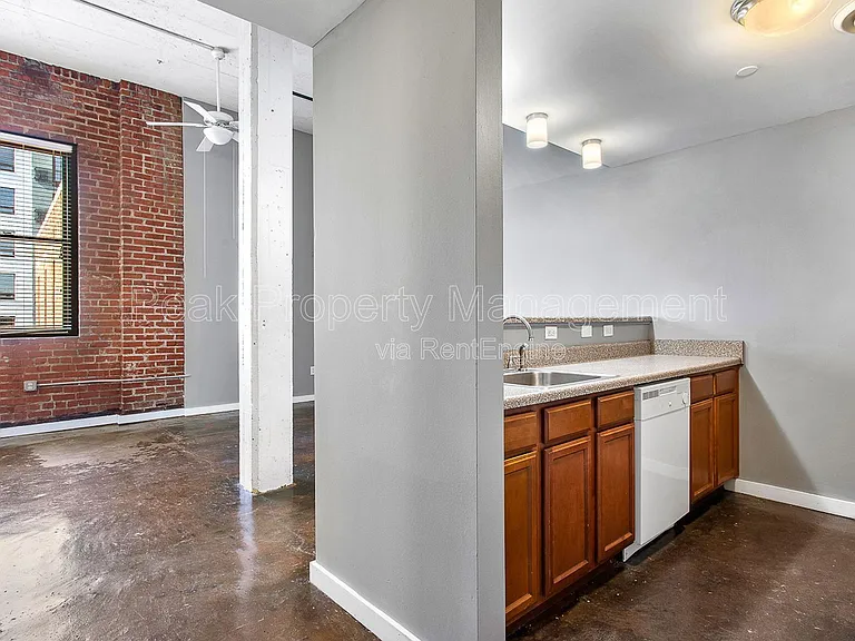 1510 W Broad St — Photo 38