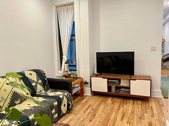 5th image of 501 12th St APT 3L